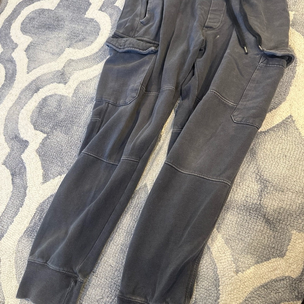 Upgrade your activewear collection with these stylish grey sweatpants